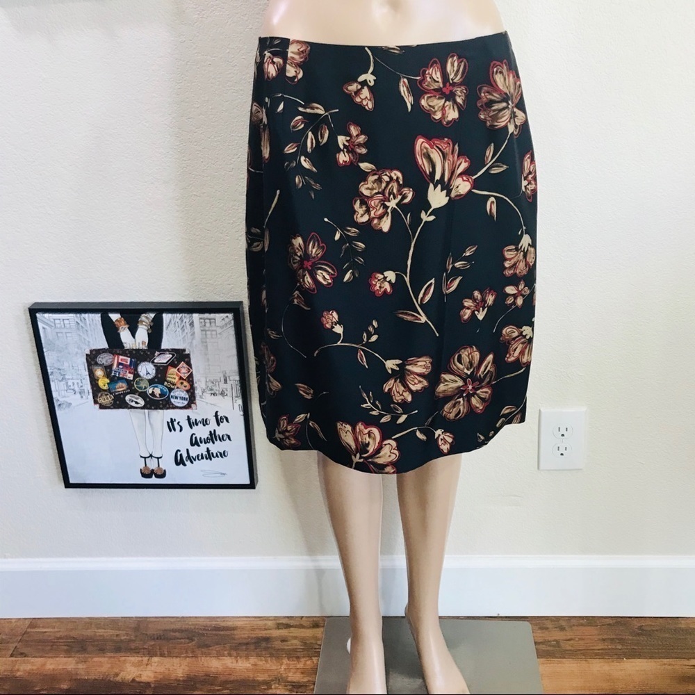 Ann Taylor 100% Silk Floral Print Pencil S…